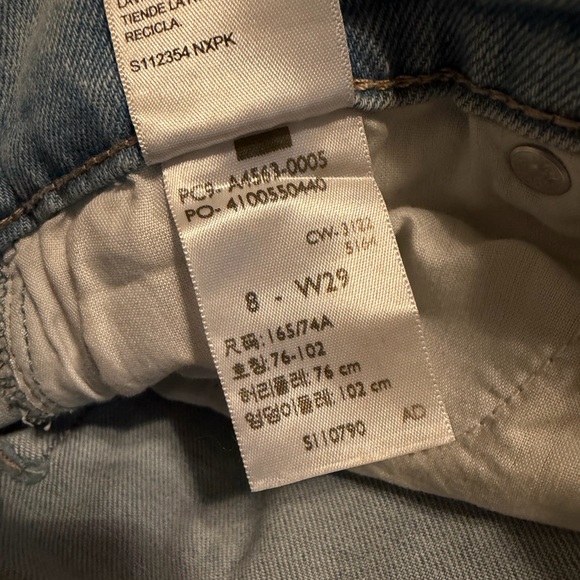 Women’s Levi’s high waisted shorts - Picture 3 of 3